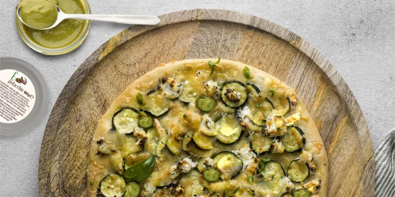 Torta salata con zucchine, ricotta e crema di pistacchio